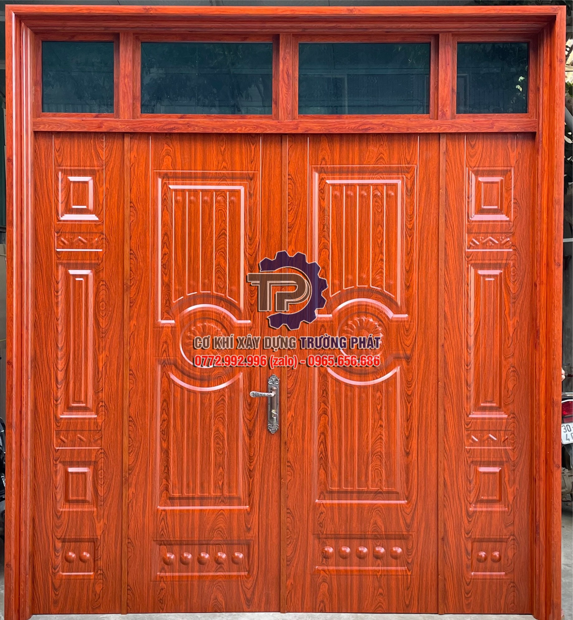 Cửa nhôm nguyên tấm vân gỗ giá rẻ thi công lắp đặt tại TP Hồ Chí Minh