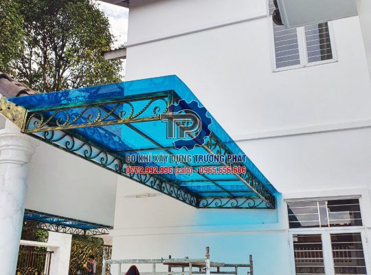 Báo giá làm mái poly sắt mỹ thuật đẹp tại Thuận An Bình Dương