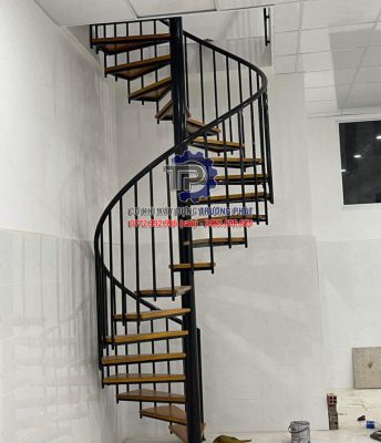 Thi công cầu thang xoắn ốc tại Long Khánh